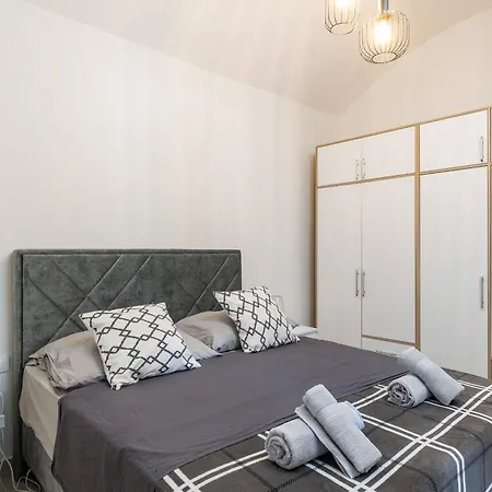 Harriete Apartment